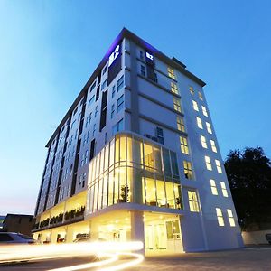 B2 Nakhon Sawan Premier Hotel